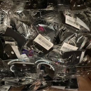 Paparazzi mystery boxes of 25 pieces or more